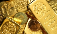 美国正疯狂“吸入”金条！600多吨黄金赶在关税落地前被运往纽约金库